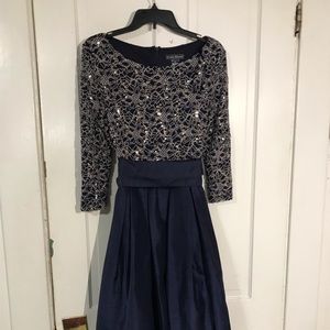 Evening gown in navy blue with gold